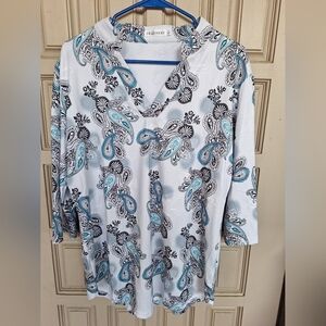 VTG Ceasikery Top 3/4Sleeve Paisley Print Aqua/Blk/Wht V Neck Curved Hem